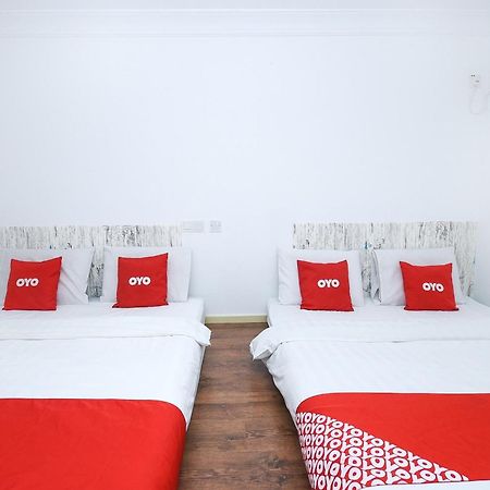 Oyo 90820 River Inn Miri Eksteriør bilde