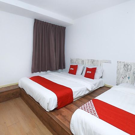 Oyo 90820 River Inn Miri Eksteriør bilde