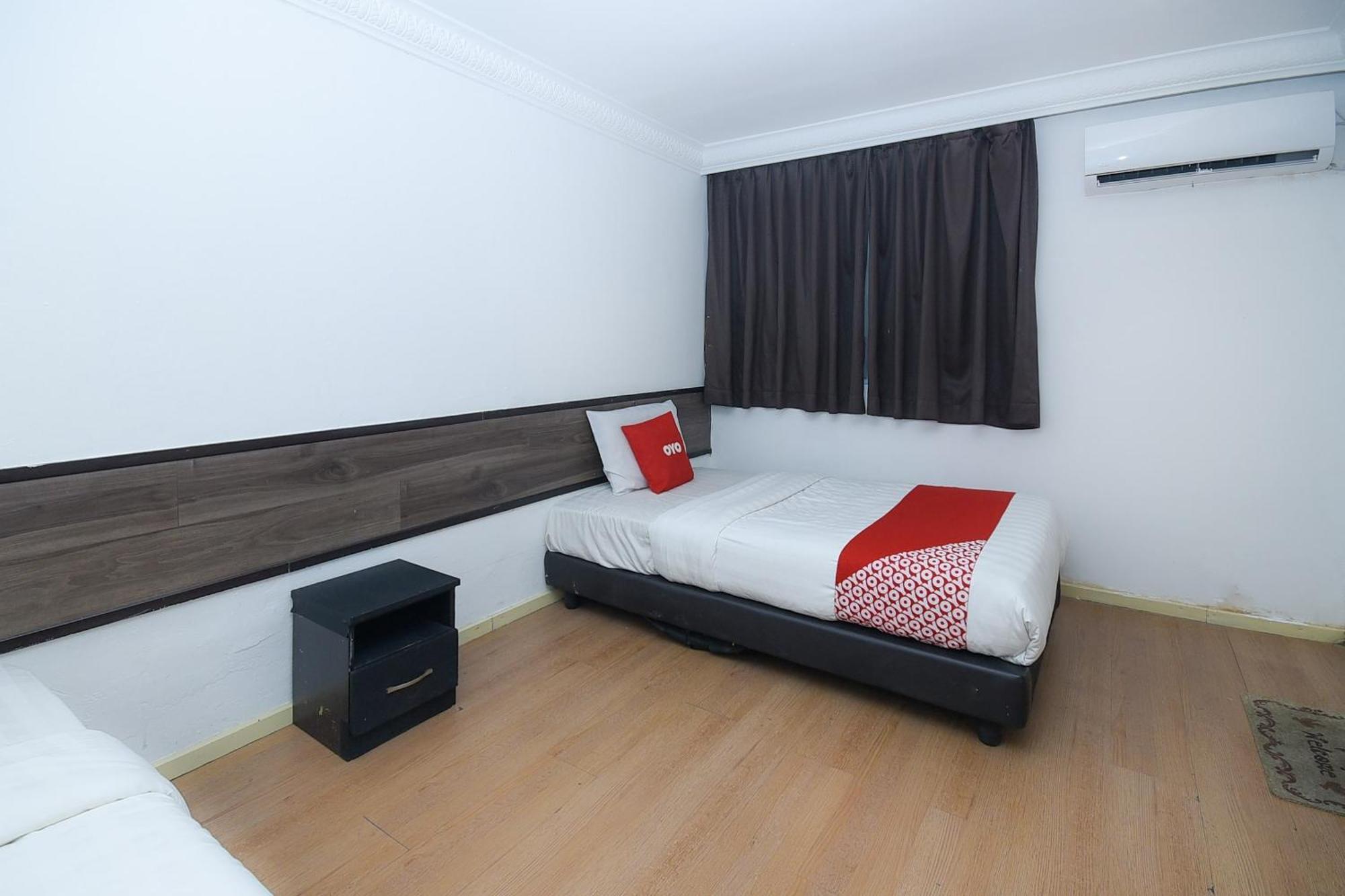 Oyo 90820 River Inn Miri Eksteriør bilde