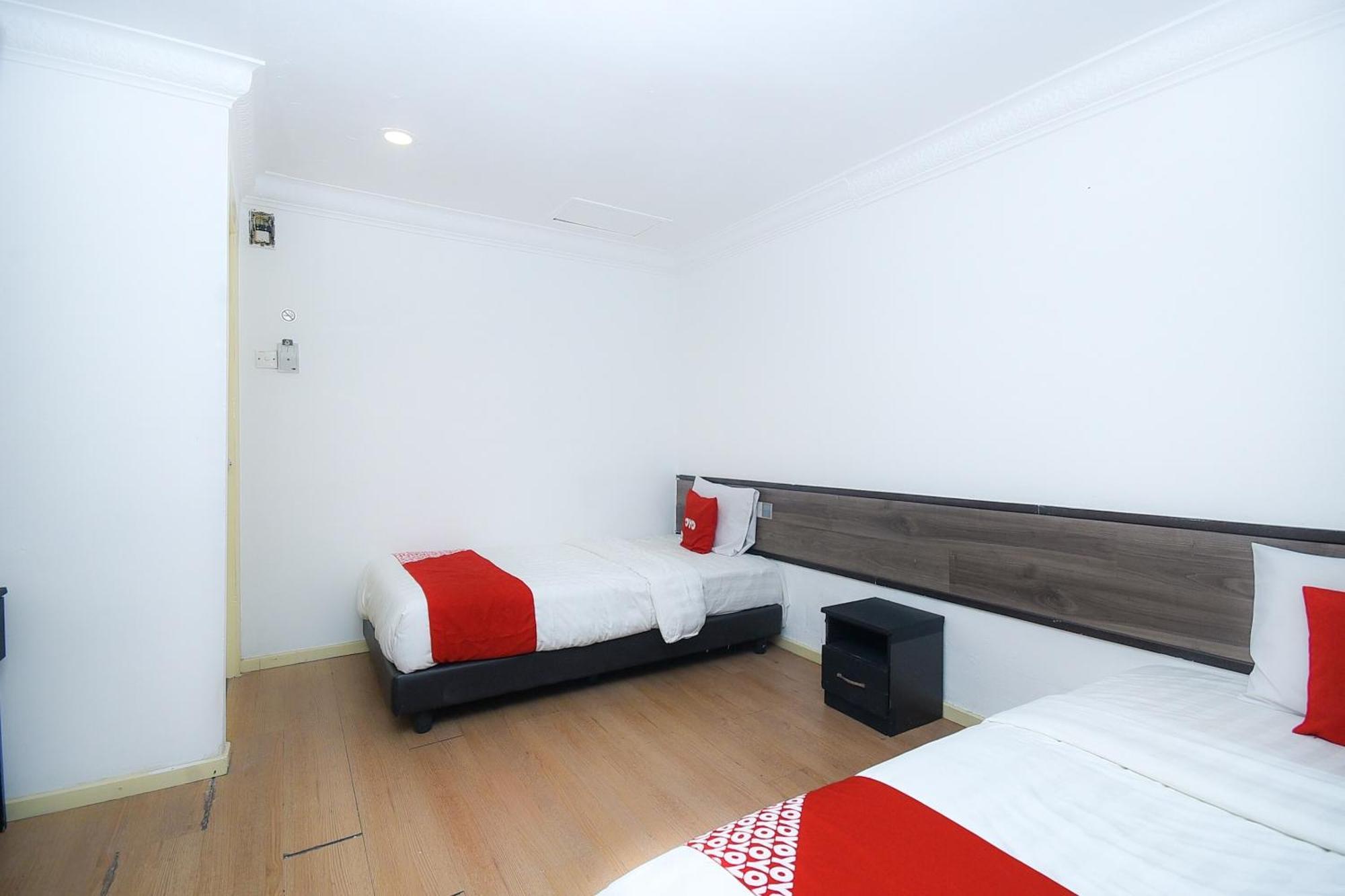 Oyo 90820 River Inn Miri Eksteriør bilde