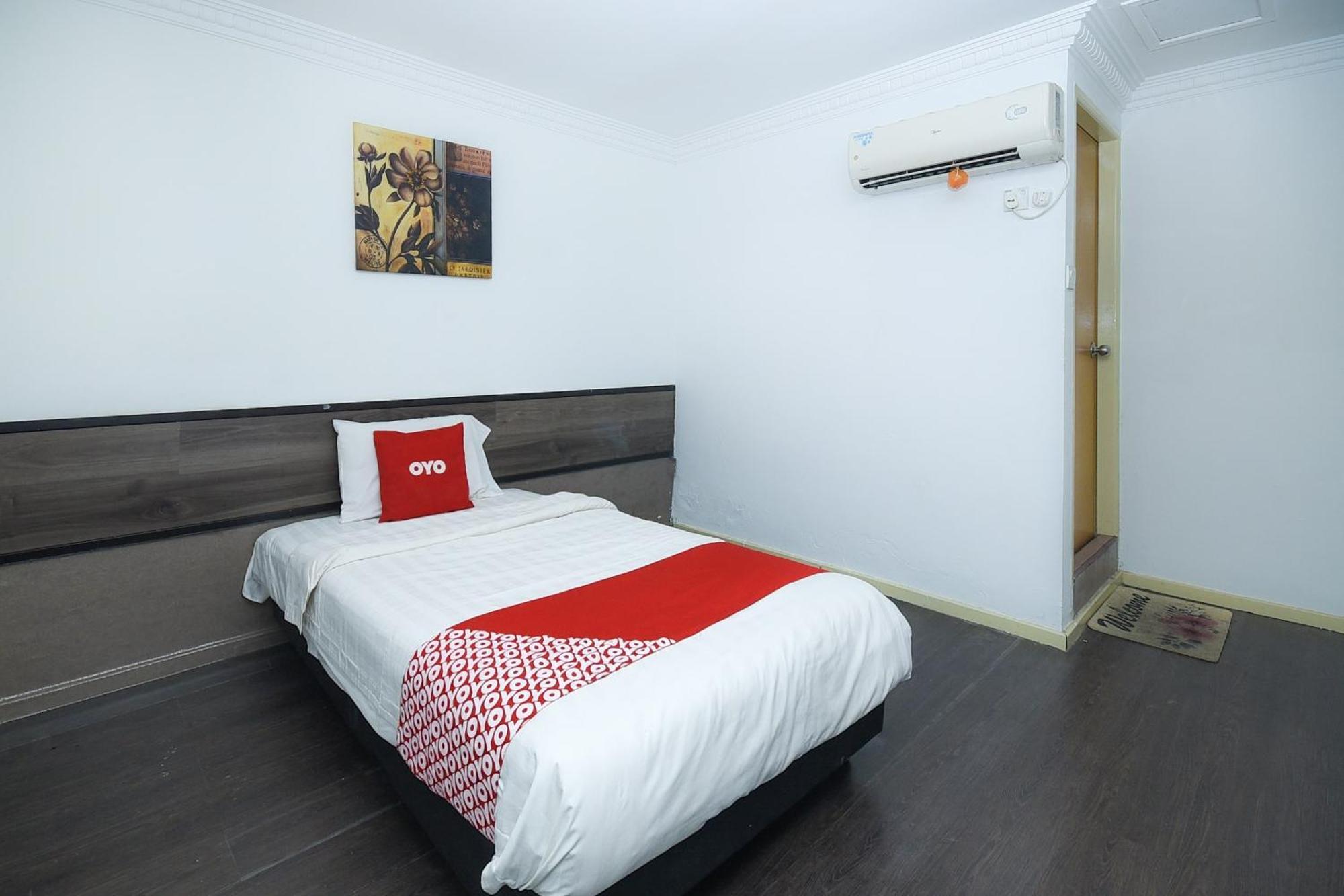 Oyo 90820 River Inn Miri Eksteriør bilde