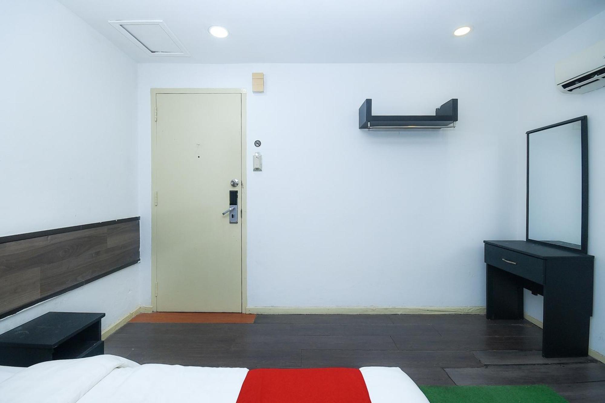 Oyo 90820 River Inn Miri Eksteriør bilde
