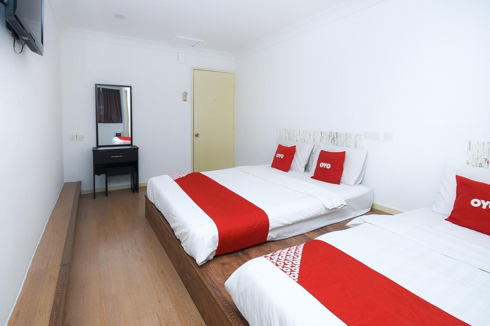 Oyo 90820 River Inn Miri Eksteriør bilde