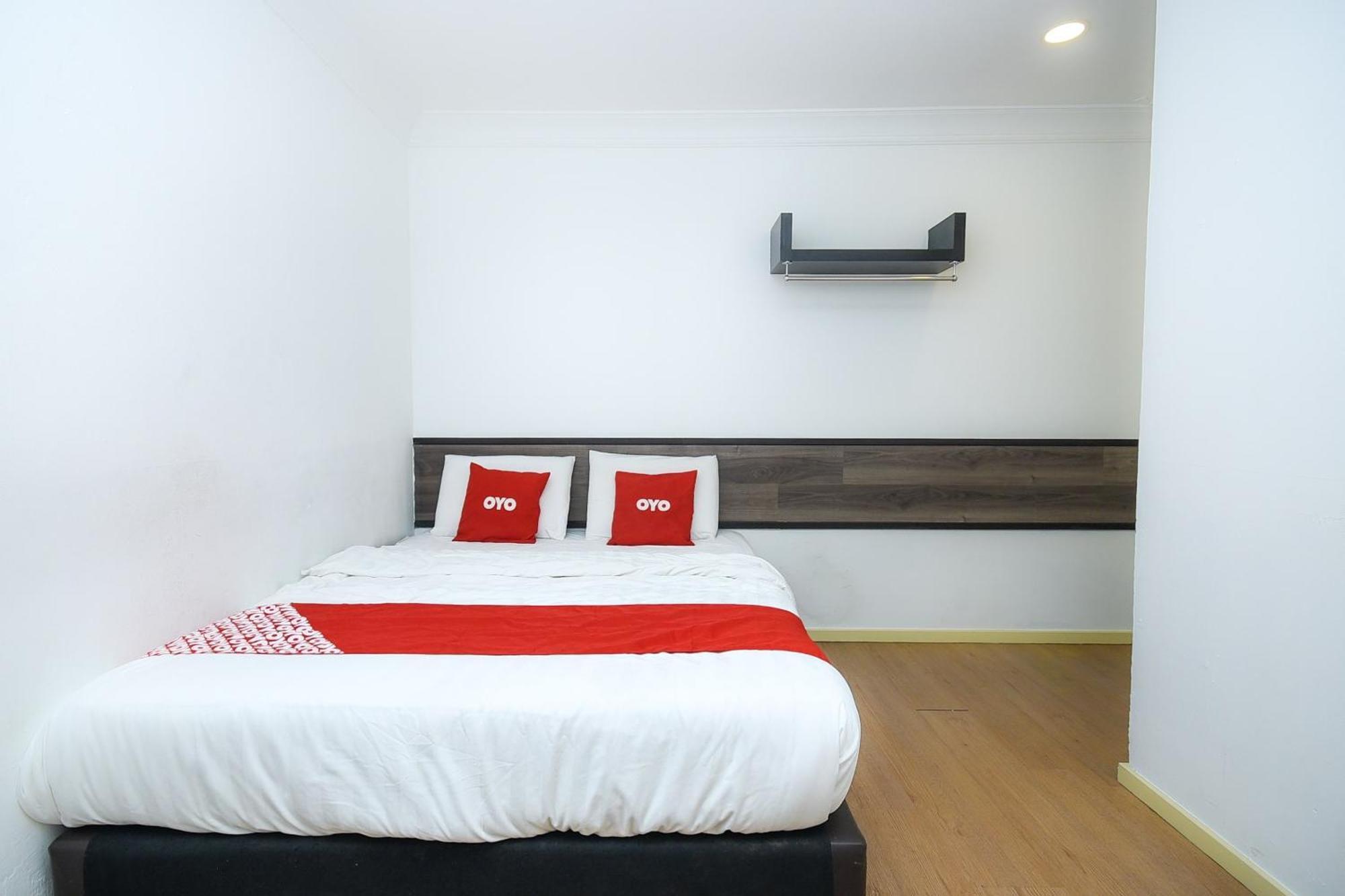 Oyo 90820 River Inn Miri Eksteriør bilde