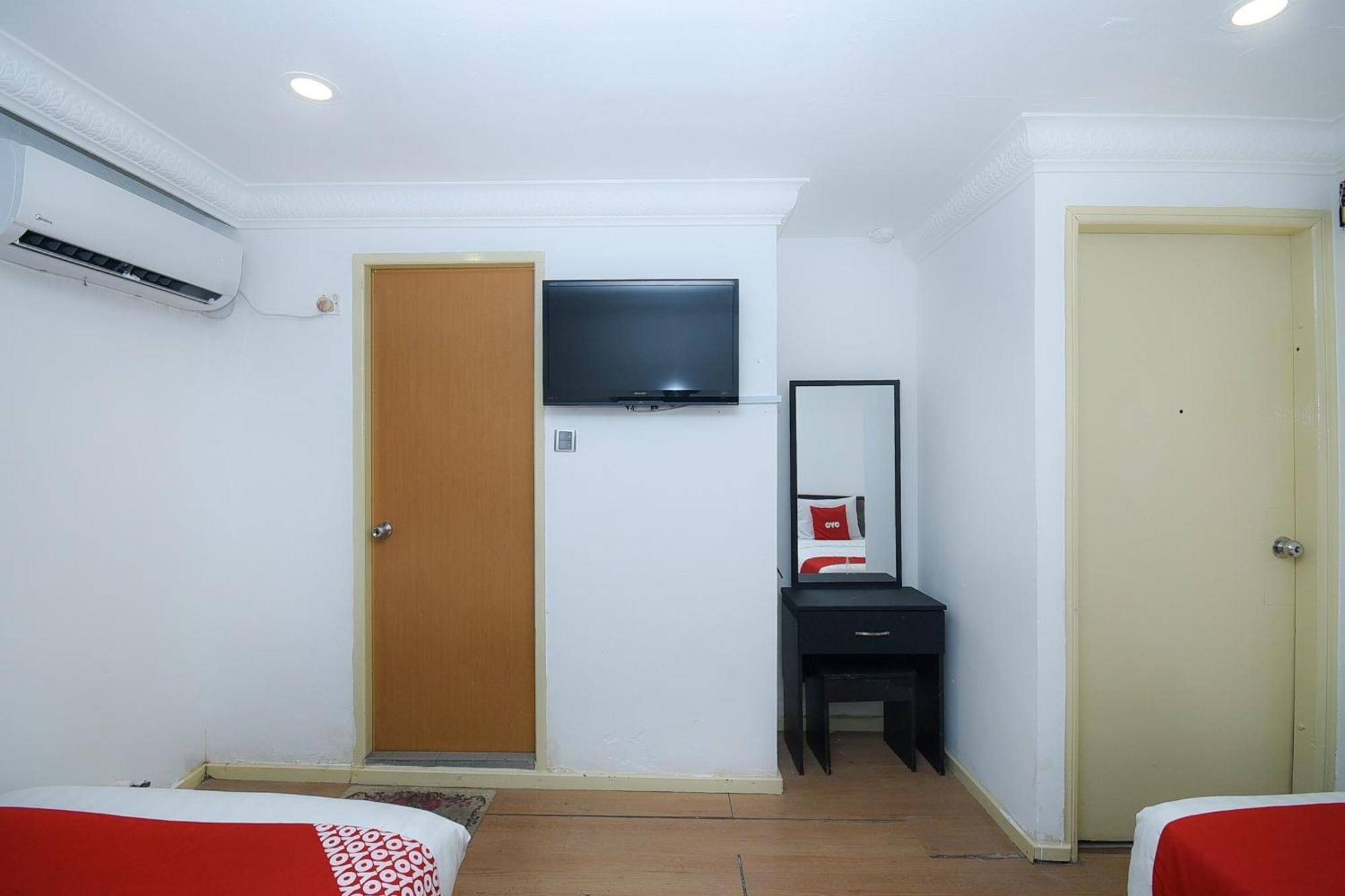 Oyo 90820 River Inn Miri Eksteriør bilde